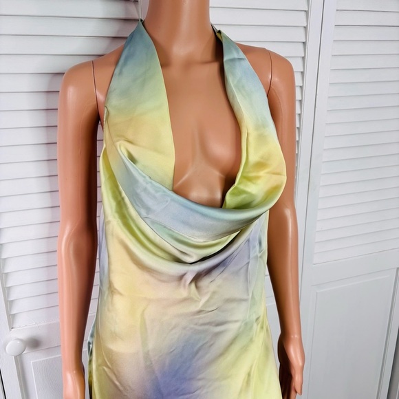 NEW WEWOREWHAT Cowl Mini Dress in Watercolor Size 16 - Picture 3 of 10